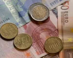O ţară europeană îşi ia adio de la fosta monedă naţională