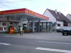 Gazprom vrea benzinării în România. Vezi cu cine mai negociază