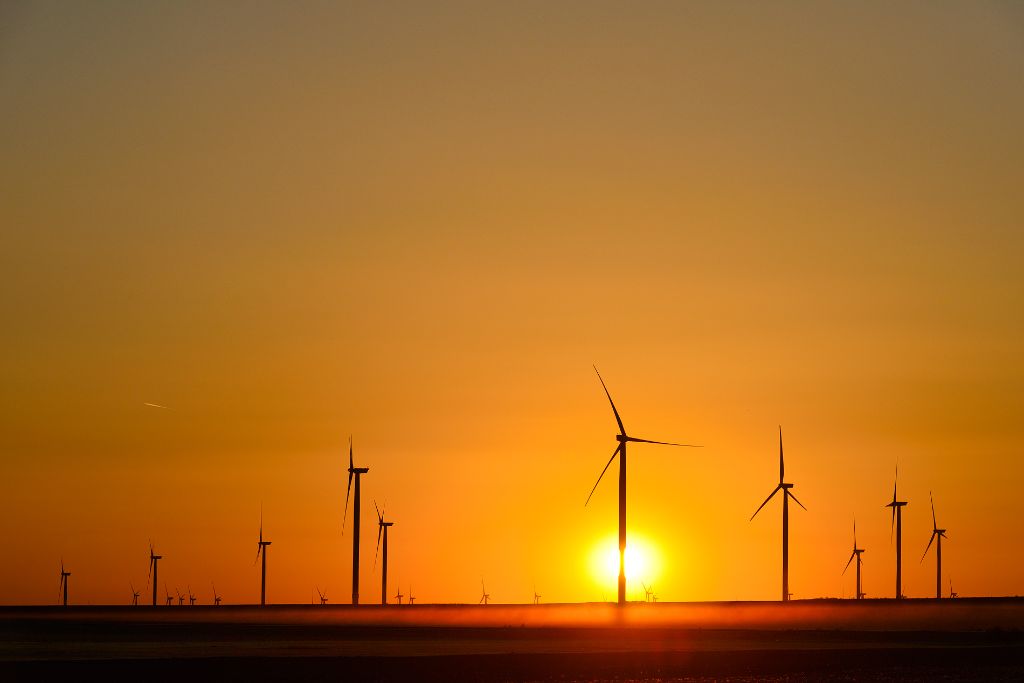 RAPORT: România ocupă locul 10 în topul privind atractivitatea sectorului energiei eoliene