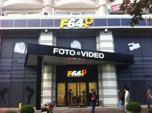 Cel mai mare magazin online de camere foto se vinde către un investitor