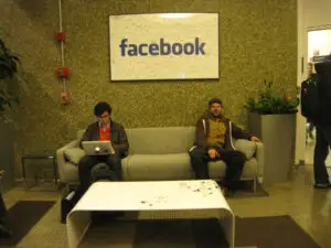 Musafir surpriză la cartierul general Facebook