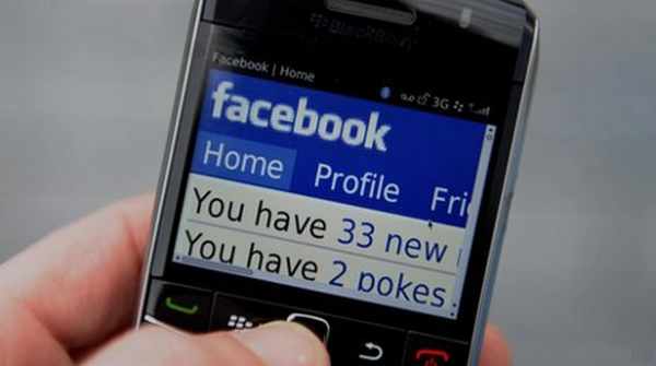 Vodafone introduce notificările gratuite prin SMS pentru utilizatorii Facebook