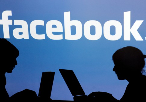 Cum se împacă job-ul cu Facebook-ul în România