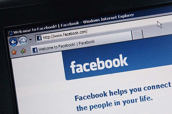 Aproape 17% din populaţia României socializează prin reţeaua Facebook