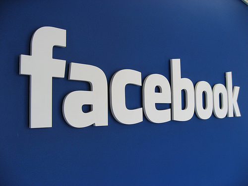 Cum ar fi arătat reţeaua Facebook dacă ar fi fost inventată în anii ‘90