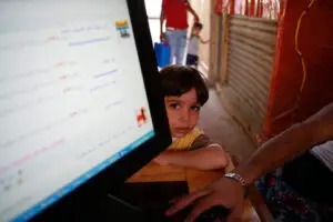 Palestinienii, atacaţi şi pe Internet