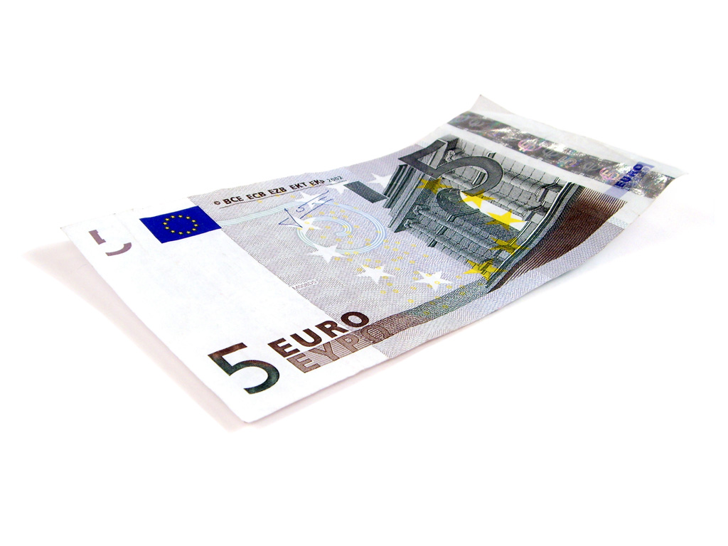 Bancnotele euro, retrase din circulaţie