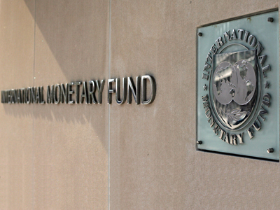 FMI avertizează că lumea nu a ieşit din „zona de pericol”