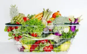 Preţurile produselor alimentare au scăzut pentru prima dată în ultimele opt luni