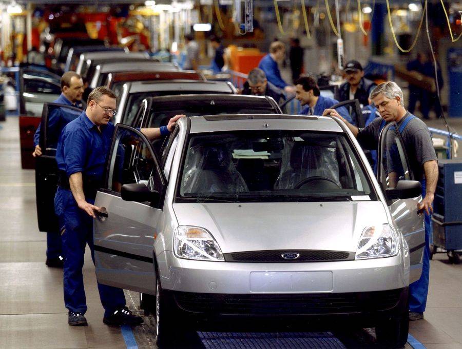 Bloomberg: Ford ar putea închide şi o fabrică din Marea Britanie