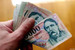 O subsidiară a Erste Bank dată în judecată de un oraș din Ungaria?