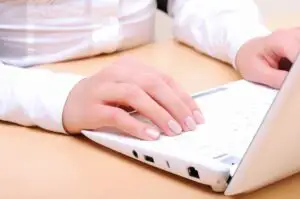 Locuitorii cărei ţari petrec cel mai mult timp online