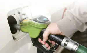 Cum se explică prețul ridicat al carburanților vânduți în România