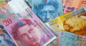 Francul elveţian urcă la un nou maxim absolut faţă de leu, de 3,54 lei