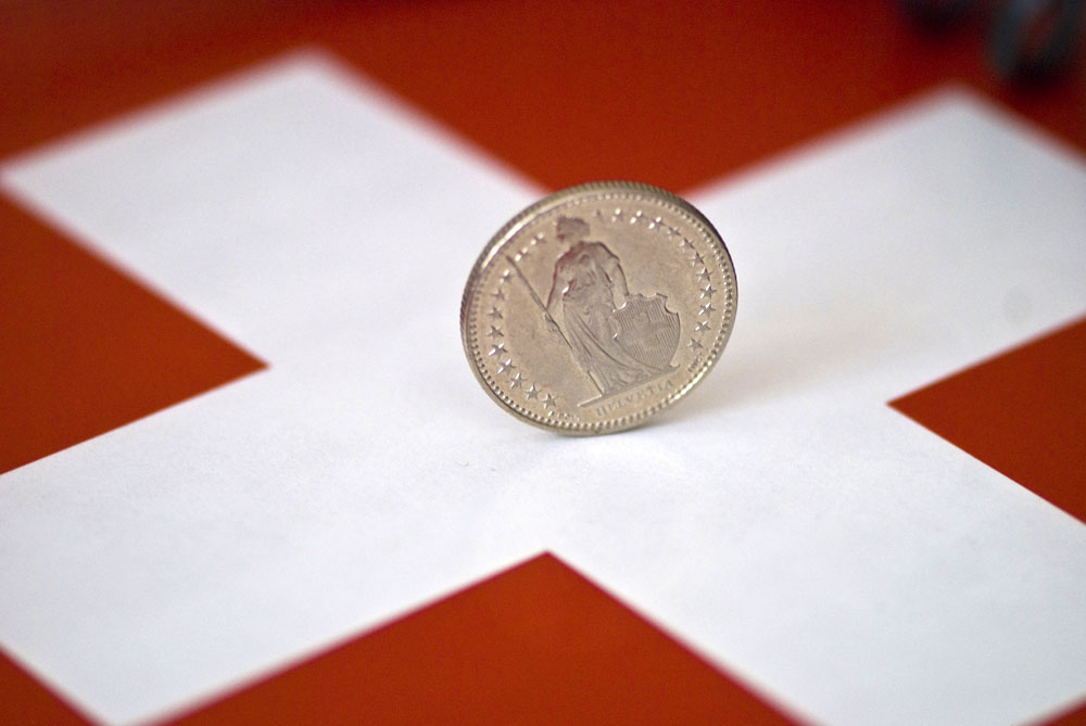 Francul elvețian a ajuns la capăt de linie. Ce viitor mai are această monedă?