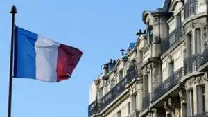Fitch: ratingul AAA atribuit Franţei este în pericol