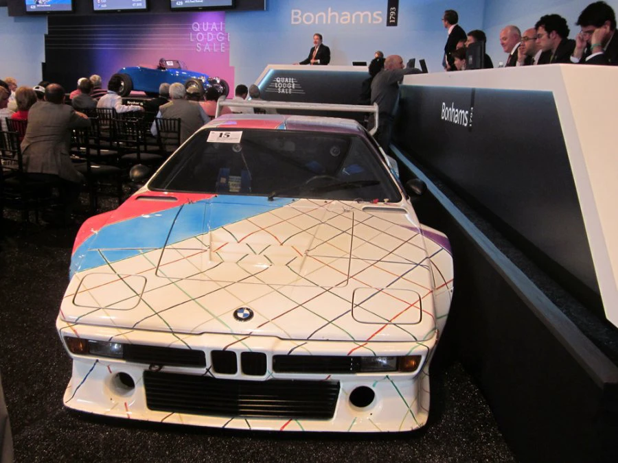 A plătit aproape un milion de dolari pentru un BMW M1 pictat manual