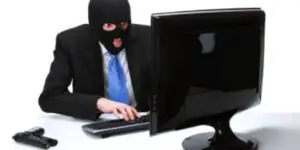 Romtelecom îi învaţă pe clienţi cum să se păzească de fraude