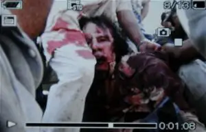 Prima poză cu Gaddafi mort. Al Arabiya anunţă că va filma trupul neînsufleţit
