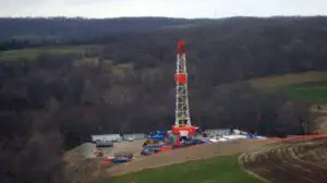 PwC: Producţia de petrol de şist ar putea duce la creşterea PIB-ului global cu până la 2.700 de miliarde de dolari până în 2035