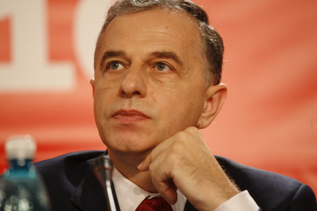 Mircea Geoană: „Putem spune că asistăm la un act de trădare naţională”