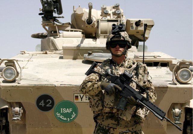 Germania îşi reduce efectivele militare din Afganistan din 2012