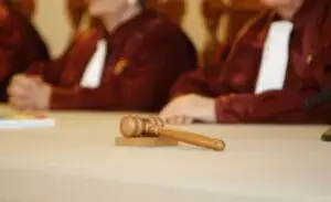 CCR: Prelungirea programului de votare la referendum, de la ora 7.00 la ora 23.00, constituţională