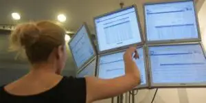 Acţiunile Oltchim au scăzut cu 15% după 30 de minute de la reluarea tranzacţiilor