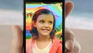 SCANDALOS: Samsung „fură” actriţa din reclama Apple pentru a-şi promova noua tabletă