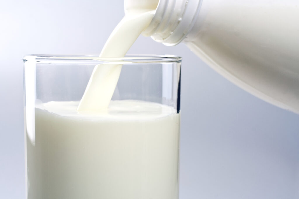 SCANDALUL laptelui contaminat: Danone retrage preventiv unele produse