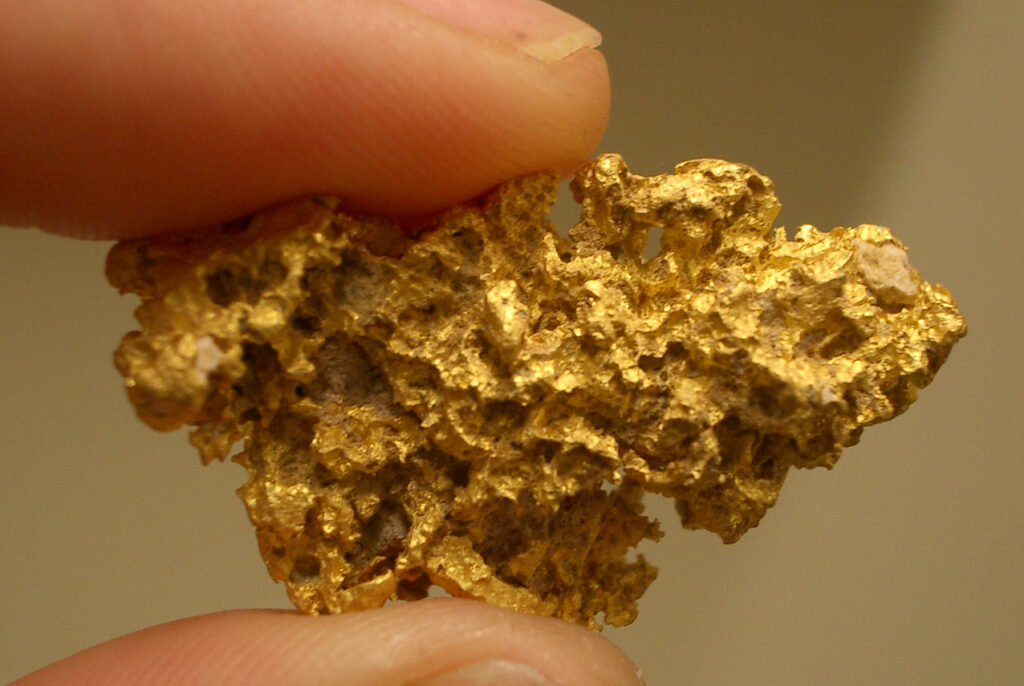 Preţul aurului va atinge de 2.000 de dolari pe uncie