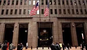 Mai multe bănci europene şi americane ar putea fi retrogradate de Fitch