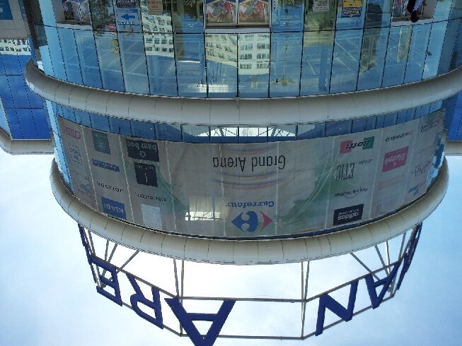 Curăţarea pieţei imobiliare continuă şi în 2013: Al treilea mall din Bucureşti, în colaps