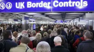 Românii şi bulgarii, descurajaţi să emigreze în Marea Britanie