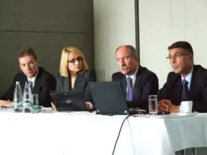 Nokia pleacă din România. În schimb, vin mulţi alţi investitori!