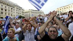 Grecii vor să rămână în zona euro dacă UE relaxează măsurile de austeritate