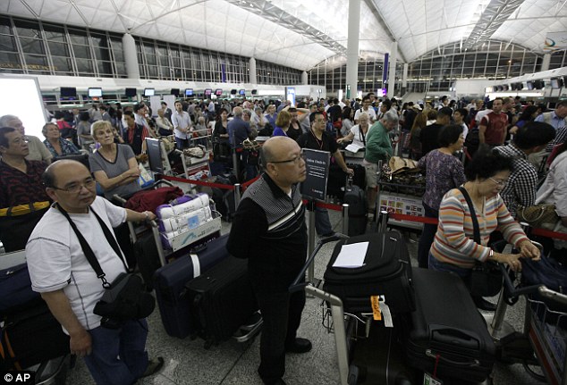 Peste 70.000 de pasageri blocați în aeroporturi