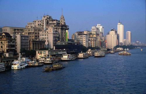 Guangzhou, prima metropolă chineză care renunță la controversatul sistem al permiselor de rezidenţă