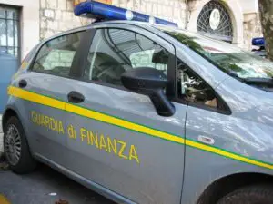 Aproape jumătate dintre străinii care cer un credit bancar în Italia sunt români