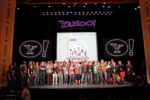Yahoo! aduce sute de hackeri, din toată lumea, la București