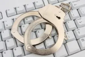 42 de persoane acuzate de fraudă informatică. SRI ajută la prinderea infractorilor