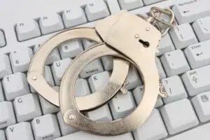Microsoft a pus o recompensă de un sfert de milion de dolari pe capul creatorilor reţelei  botnet Rustock