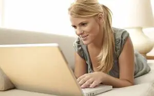 Avem printre cele mai mari viteze la Internet, însă doar jumătate dintre români au acces la acest serviciu