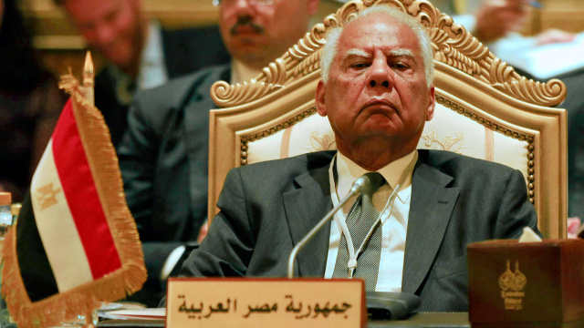 Premierul egiptean a propus scoaterea Fraţilor Musulmani în afara legii
