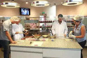 Află unde îți poți crea singur ciocolata