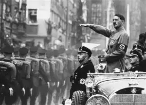 Poveste incredibilă: Hitler, salvat de la înec la patru ani de un viitor preot