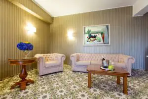 Familia Dragomir a investit 800.000 de euro în renovarea hotelului Crystal Palace