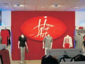 EXCLUSIV: Cea mai mare reţea românească de magazine de confecţii a intrat în insolvență