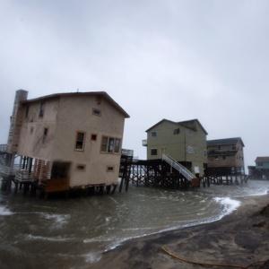 Uraganul Irene s-a încheiat, dar problemele continuă pentru americani