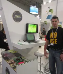 Români la MWC 2013: De la producția de încălțăminte la huse pentru smartphone-uri e doar un pas
